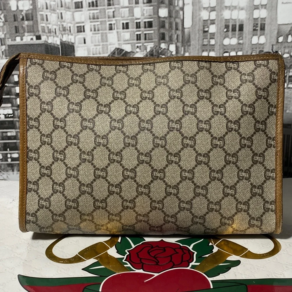 Authentic Rare Gucci Plus GG Monogram Clutch - Picture 6 of 15